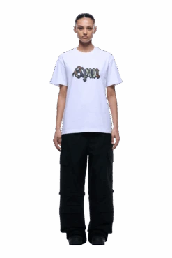 OLD ENGLISH CAMO TEE WHITE(Old English Camo Tee White) -Simple Daily Wear Store 1337x2005 6PM Spring 0032 250310 6PM ECOM LOOK 21 1367 min