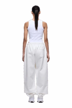 SUPER WIDE JOGGER COCONUT WHITE(Super Wide Jogger Coconut White) -Simple Daily Wear Store 1337x2005 6PM Spring 0112 250310 6PM ECOM LOOK 08 620 min