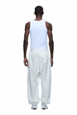 SUPER WIDE JOGGER COCONUT WHITE(Super Wide Jogger Coconut White) -Simple Daily Wear Store 1337x2005 6PM Spring 0115 250310 6PM ECOM LOOK 08 550 min