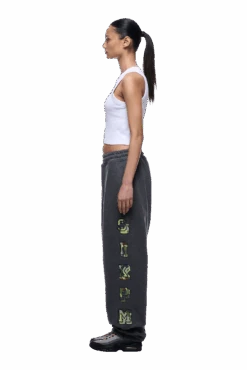 SUPER WIDE JOGGER GREY CAMO(Super Wide Jogger Grey Camo) -Simple Daily Wear Store 1337x2005 6PM Spring 0155 250310 6PM ECOM LOOK 02 130 min