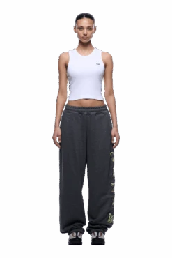 SUPER WIDE JOGGER GREY CAMO(Super Wide Jogger Grey Camo) -Simple Daily Wear Store 1337x2005 6PM Spring 0156 250310 6PM ECOM LOOK 02 128 min