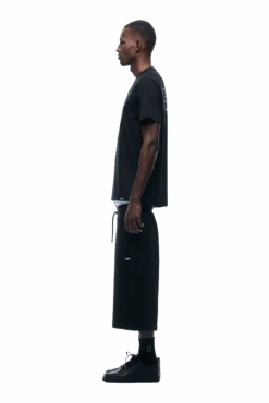 REFLECTIVE LOGO TEE BLACK(Reflective Logo Tee Black) -Simple Daily Wear Store 1337x2005 6PM 0076 2500610 6PM ECOM LOOK 28 0965 min