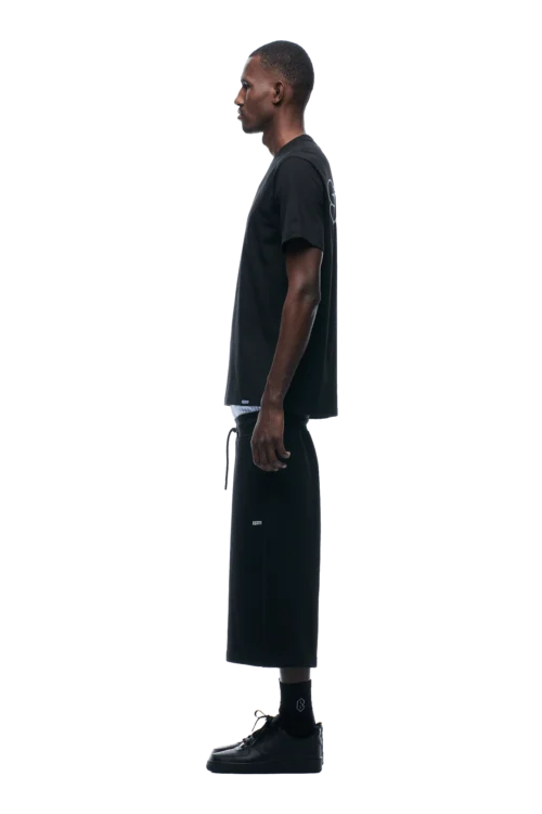 REFLECTIVE LOGO TEE BLACK(Reflective Logo Tee Black) 9 REFLECTIVE LOGO TEE BLACK(Reflective Logo Tee Black) -Simple Daily Wear Store 1337x2005 6PM 0076 2500610 6PM ECOM LOOK 28 0965 min