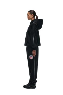 SHIELD LOGO HOODIE BLACK(Shield Logo Hoodie Black) 10 SHIELD LOGO HOODIE BLACK(Shield Logo Hoodie Black) -Simple Daily Wear Store 2673x4009px 6pm NFL ECOM 0050 20231024 6PM NFL ECOM LOOK 14 809