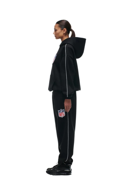 SHIELD LOGO HOODIE BLACK(Shield Logo Hoodie Black) -Simple Daily Wear Store 2673x4009px 6pm NFL ECOM 0050 20231024 6PM NFL ECOM LOOK 14 809