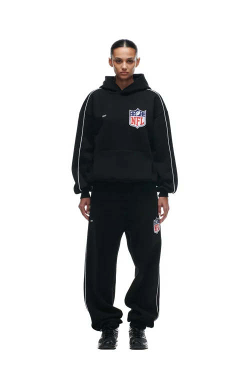 SHIELD LOGO HOODIE BLACK(Shield Logo Hoodie Black) -Simple Daily Wear Store 2673x4009px 6pm NFL ECOM 0051 20231024 6PM NFL ECOM LOOK 14 803