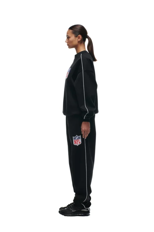 SHIELD LOGO CREWNECK BLACK(Shield Logo Crewneck Black) 10 SHIELD LOGO CREWNECK BLACK(Shield Logo Crewneck Black) -Simple Daily Wear Store 2673x4009px 6pm NFL ECOM 0056 20231024 6PM NFL ECOM LOOK 13 786