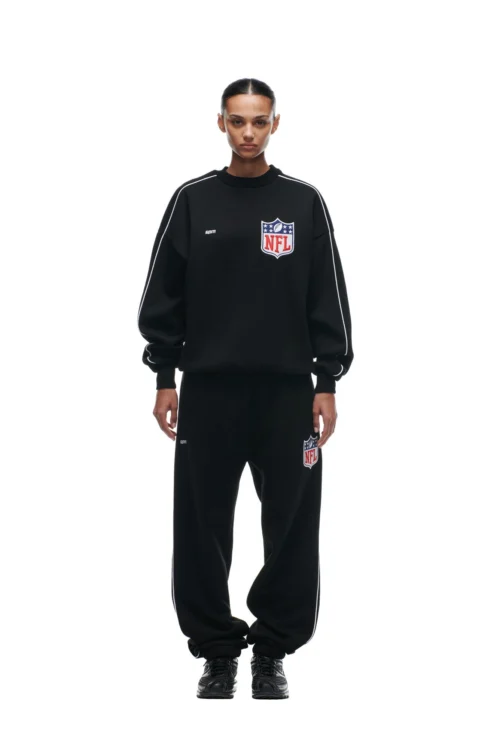 SHIELD LOGO CREWNECK BLACK(Shield Logo Crewneck Black) 9 SHIELD LOGO CREWNECK BLACK(Shield Logo Crewneck Black) -Simple Daily Wear Store 2673x4009px 6pm NFL ECOM 0057 20231024 6PM NFL ECOM LOOK 13 779