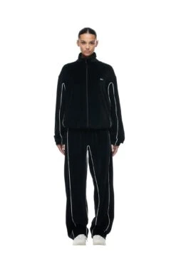 BF VELOURS TRACKJACKET BLACK(Bf Velours Trackjacket Black) 9 BF VELOURS TRACKJACKET BLACK(Bf Velours Trackjacket Black) -Simple Daily Wear Store 2673x4009px 6pm 0109 20231109 6PM BlackFriday and Records Ecom LOOK 04 0334