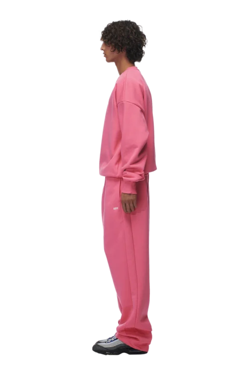 CREWNECK HOT PINK(Crewneck Hot Pink) -Simple Daily Wear Store 2673x4009px 0085 6PM ECOM Look 59 0998 min